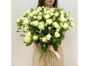 Нежный букет из кустовых роз от 1550 рублей